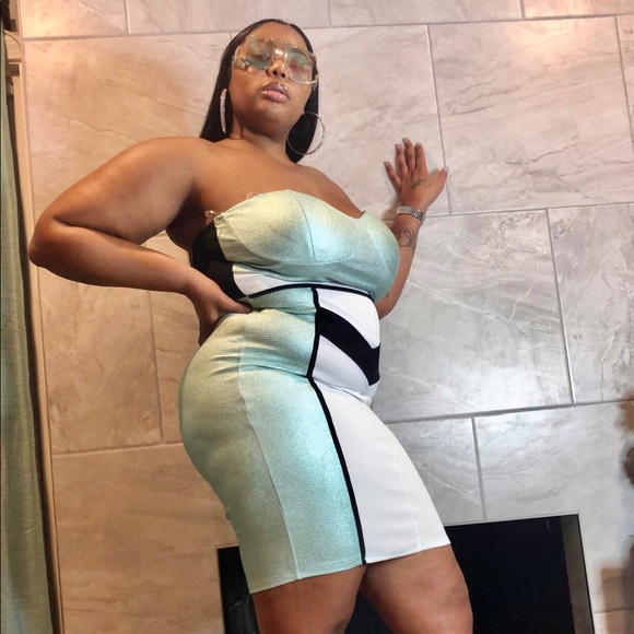 Plus size strapless dress - Picture 4 of 4